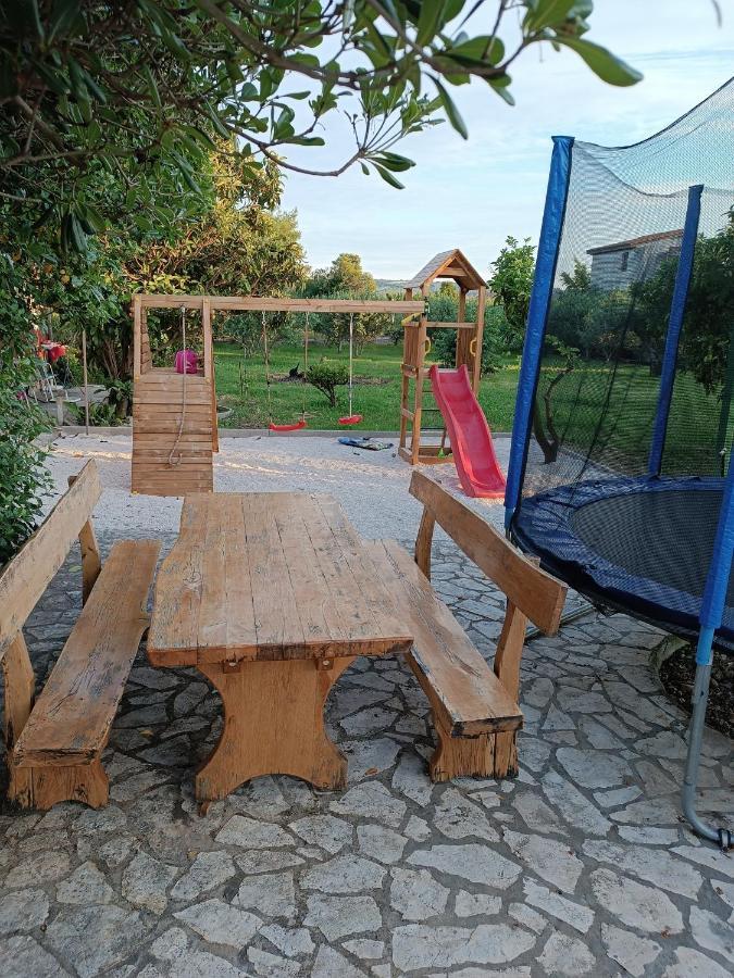 Apartments Kairos - Bili 9 Kaštela Екстериор снимка
